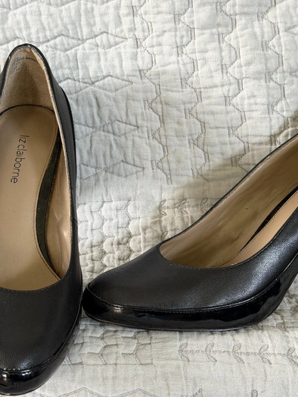 Liz Claiborne Black Leather and Patent Leather Pump size 7.5